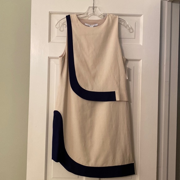 Diane Von Furstenberg Dresses & Skirts - NWT Diane von Fursterberg linen looking dress. Size 6. Cream with navy trim.